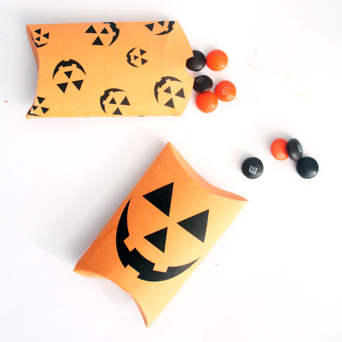 mini halloween treat boxes
